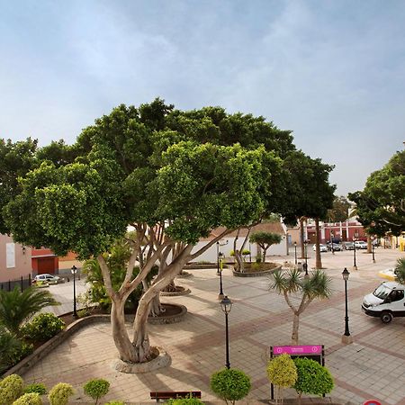 Casa Plaza San Nicolas De Bari Sardina Exteriér fotografie