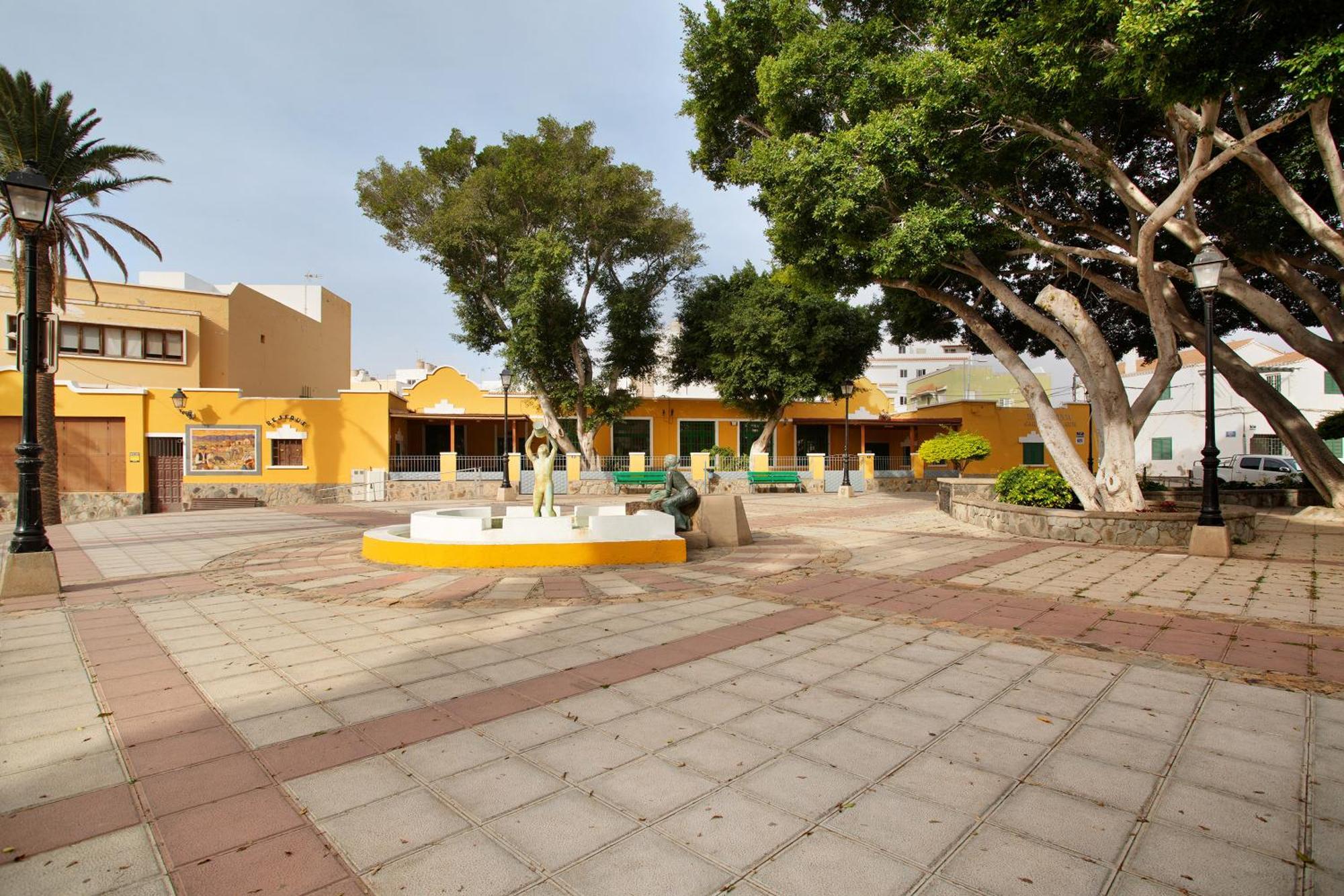 Casa Plaza San Nicolas De Bari Sardina Exteriér fotografie